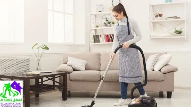 عاملات تنظيف بالساعة في دبي